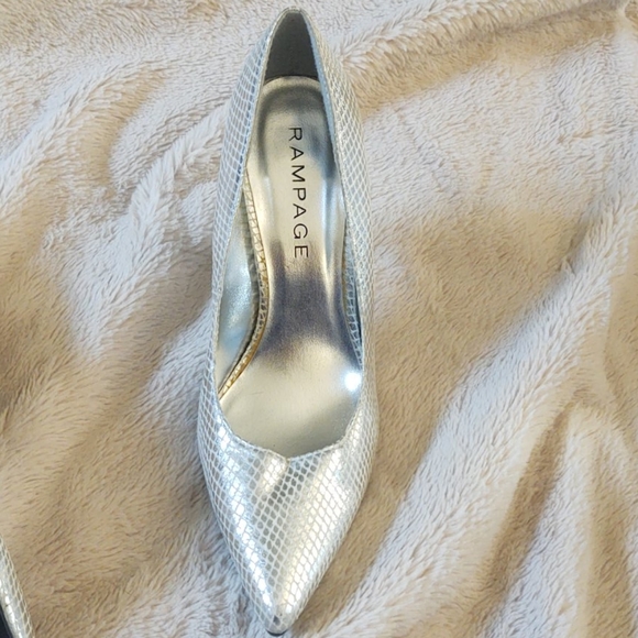 3/$20 Rampage silver pointed heels - Picture 6 of 7